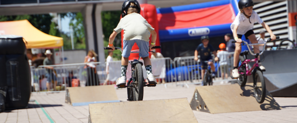 Reise + Camping: 
		Header Paint&Bike
	